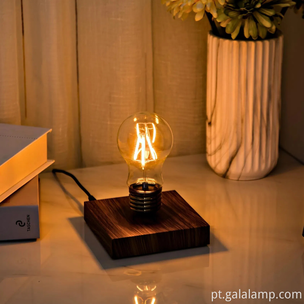 Magnetic Levitation Light Bulb with 360° Rotating Design